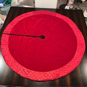 Santa’s Best Tree Skirt